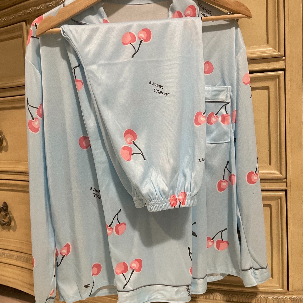 Pajama set - Picture 2 of 3